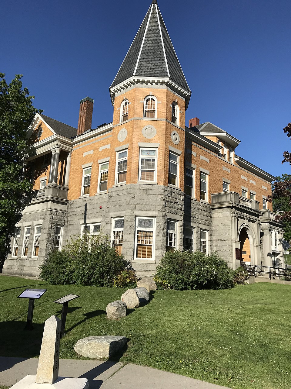 The Haskell Free Library and Opera House in Derby Line, Vermont and Stanstead, Quebec, a building that has sat on the US-Canada border since 1901 while remaining entirely functional about it
