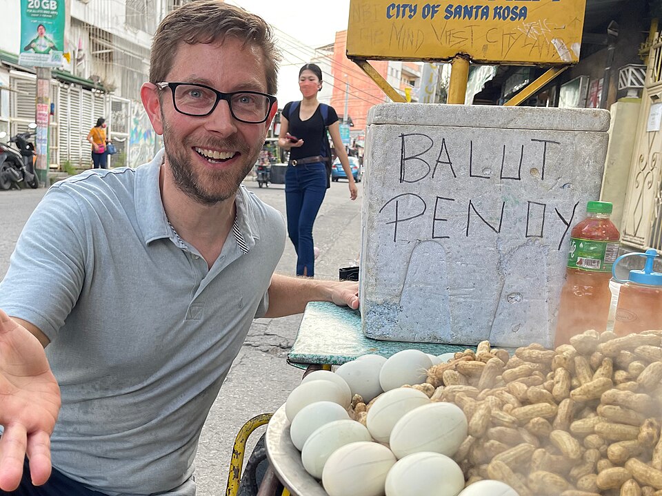 A Filipino balut, a partially developed duck embryo inside a boiled egg, sold as street food