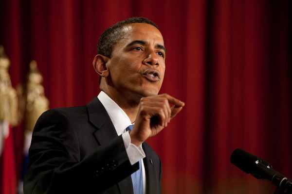 800px-Barack_Obama_speaks_in_Cairo,_Egypt_06-04-09