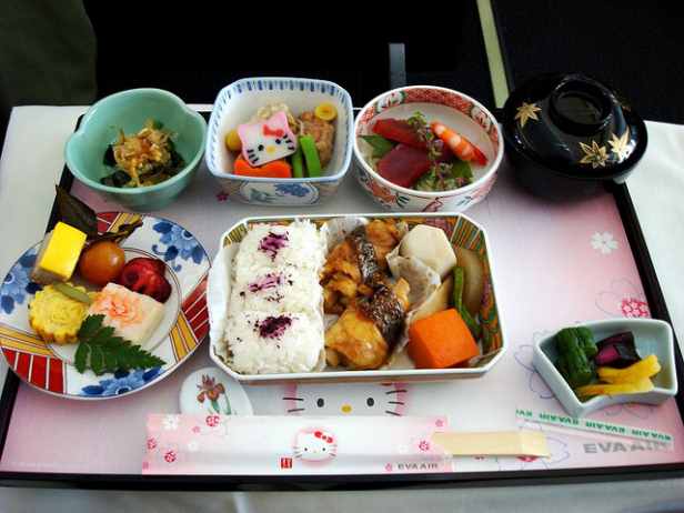 Post image for Photo Essay: 14 Incredible Airplane Meals from Around the World